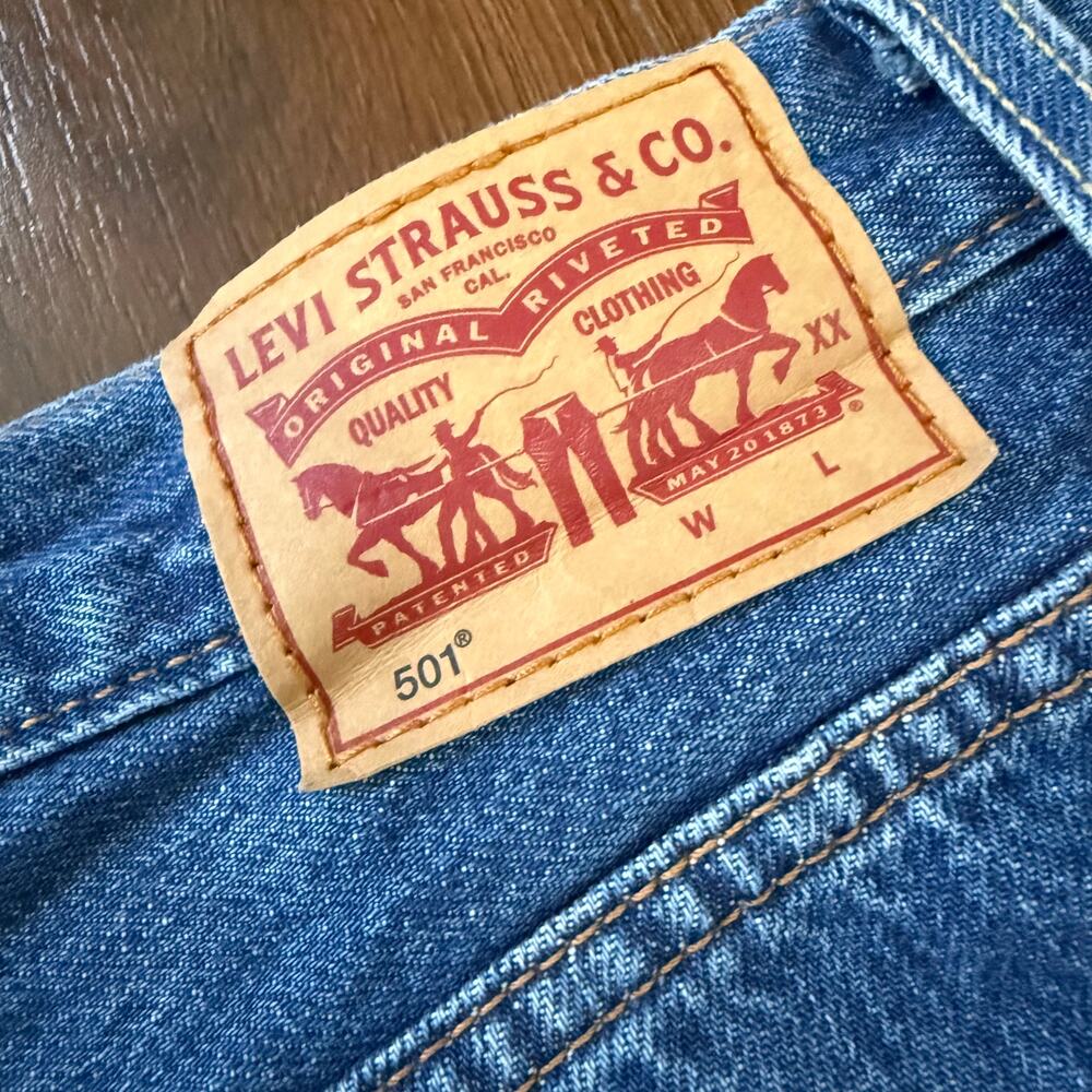Levi's 501XX Denim Shorts Medium Wash Sz 33 High Rise Cut Off Casual Everyday - Picture 3 of 8